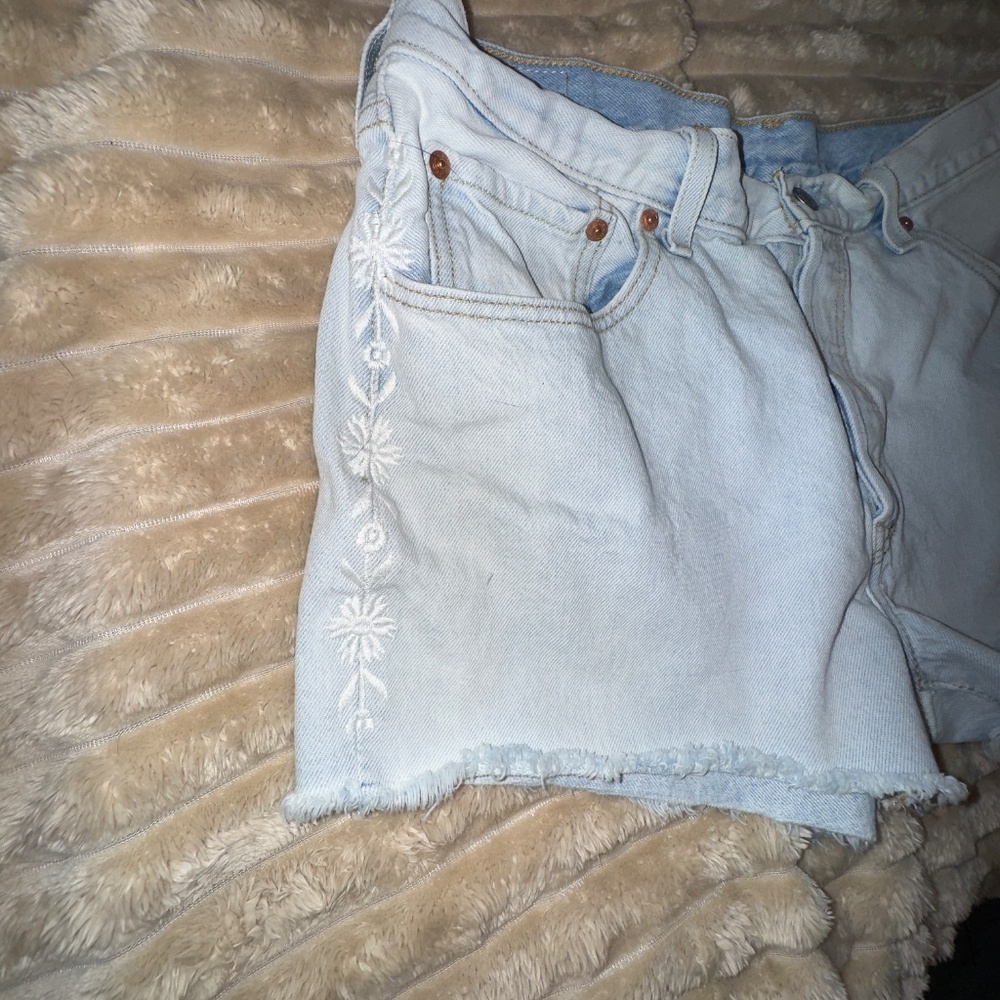 Levi’s 501 Jean Cut Off Jean Shorts With White Embroidered Sides Women 33 or 12‌ - Picture 6 of 10